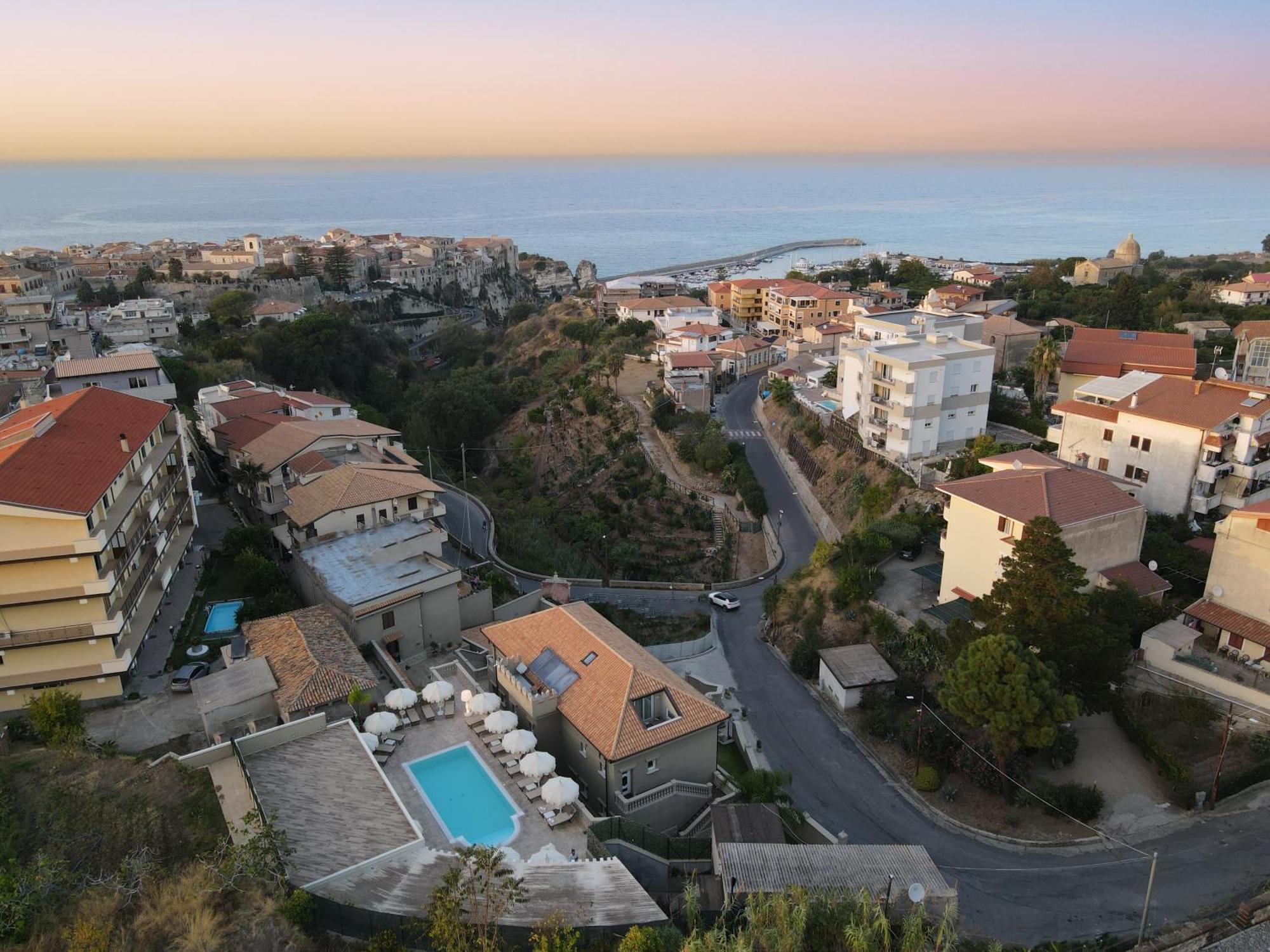 Sui Generis Tropea Luxury Rooms Екстер'єр фото